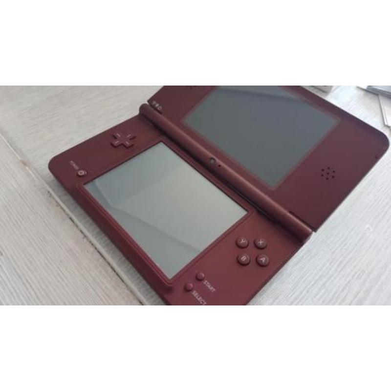 Nintendo DSi XL Rood