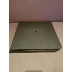 PS4 slim 1TB + 2 controllers. 23-09 gekocht
