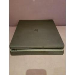 PS4 slim 1TB + 2 controllers. 23-09 gekocht