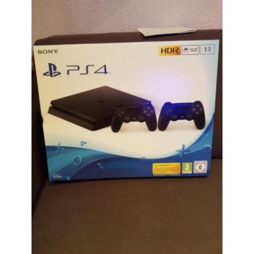 PS4 slim 1TB + 2 controllers. 23-09 gekocht