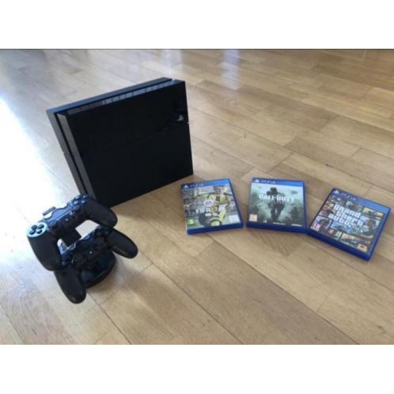 Playstation 4 1TB + 2 controllers
