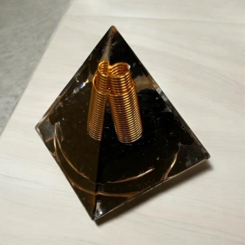 Orgoniet Piramide Sungiet en Tesla Spoel - Shungiet - Spiritueelboek.nl